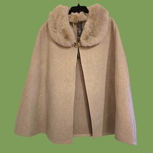 Elegant Cream Cape with Faux Fur Collar